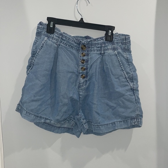 American Eagle Outfitters Pants - American eagle flowy denim shorts
